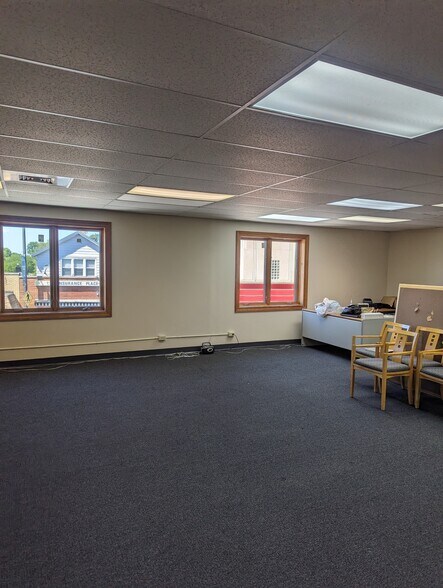 More Photos Of 18241-18245 West St, Lansing General Retail For Sale