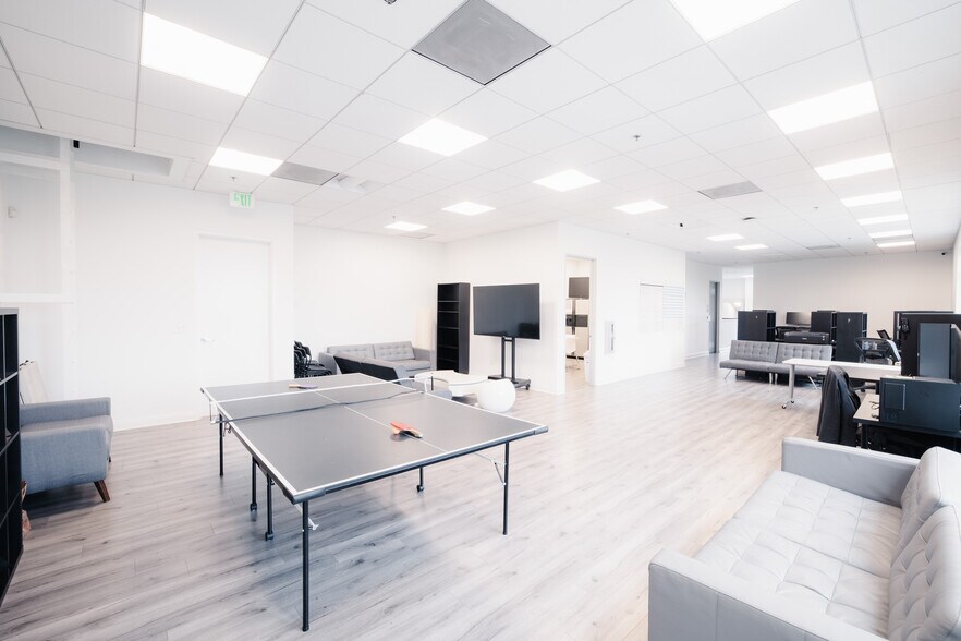 More Photos Of 1173 Warner Ave, Tustin Research And Development For Lease