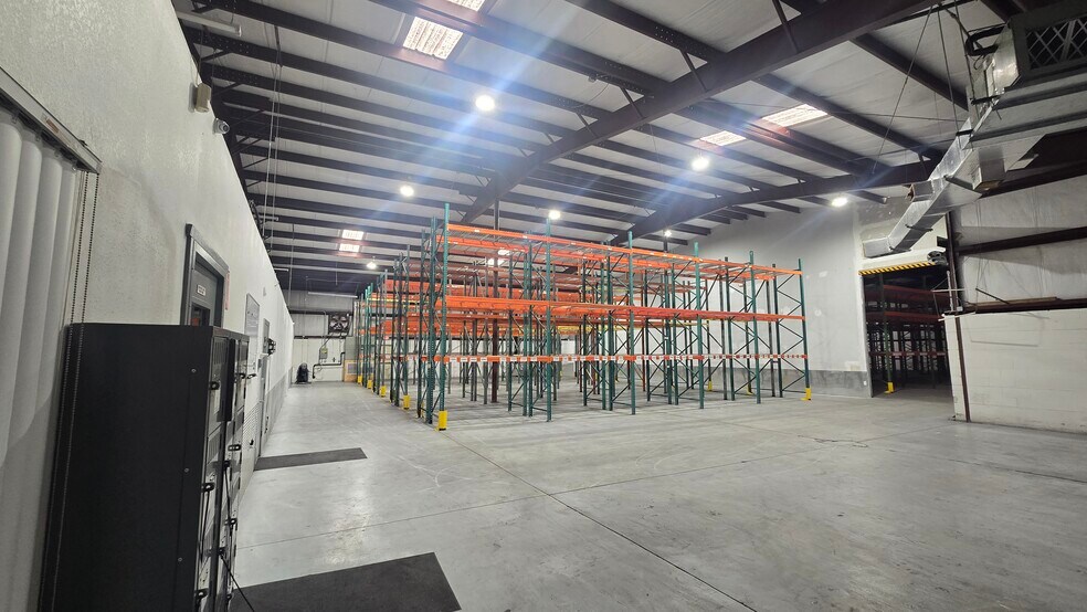 More Photos Of 8575 Somerset Dr, Largo Light Manufacturing For Lease