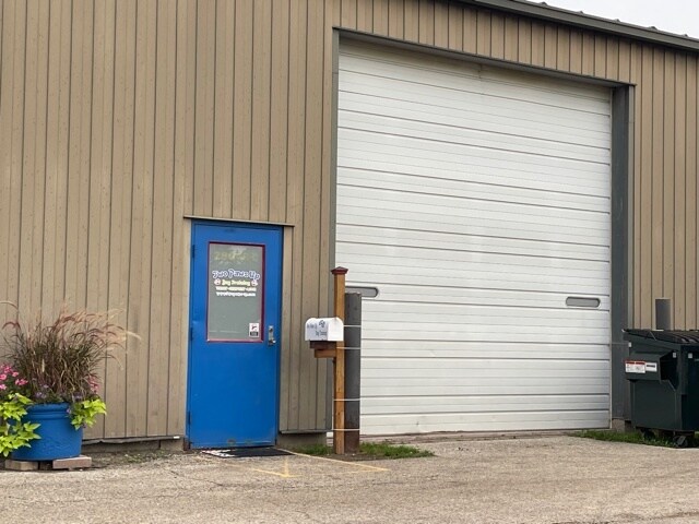 More Photos Of 28846 N Nagel Ct, Lake Bluff Warehouse For Lease