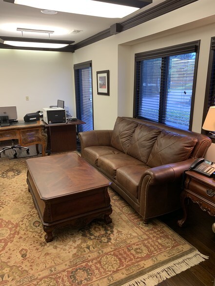 More Photos Of 4727-4729 Spottswood Ave, Memphis Office For Lease
