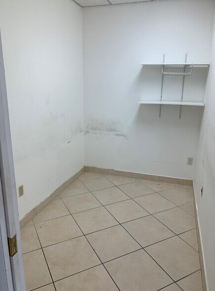 More Photos Of 5333 N Dixie Hwy, Oakland Park Medical For Lease