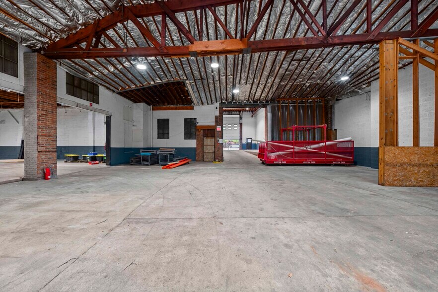 More Photos Of 1050 Elizabeth Ave, Elizabeth Warehouse For Lease