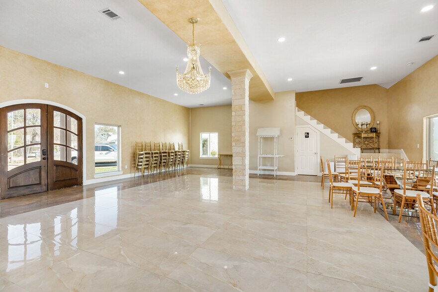 More Photos Of 10108 Veterans Memorial Dr, Houston General Retail For Sale