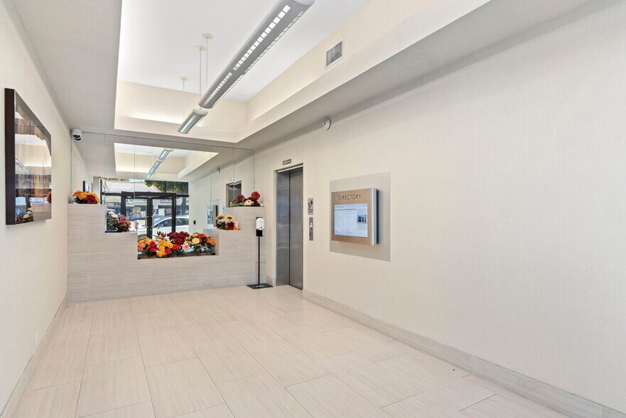 More Photos Of 22141 Ventura Blvd, Woodland Hills Office For Lease