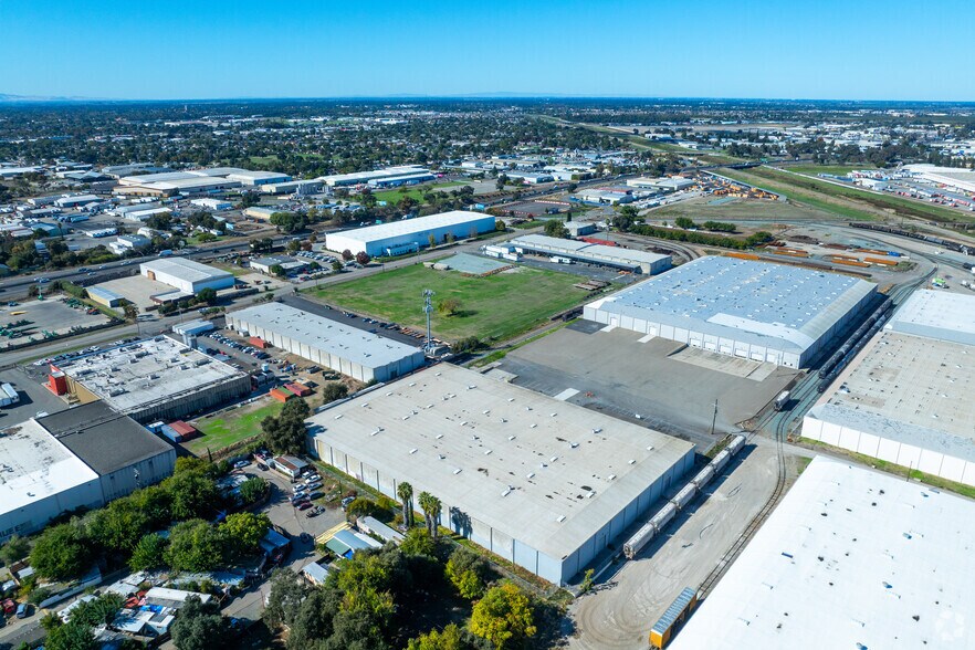 More Photos Of 1195 N Gertrude Ave, Stockton Warehouse For Sale