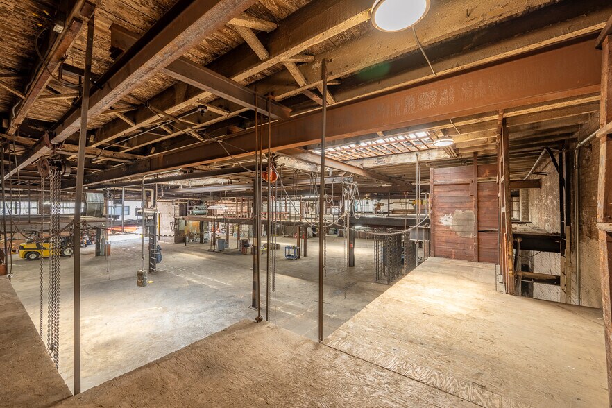 More Photos Of 4332 33rd St, Long Island City Industrial For Sale