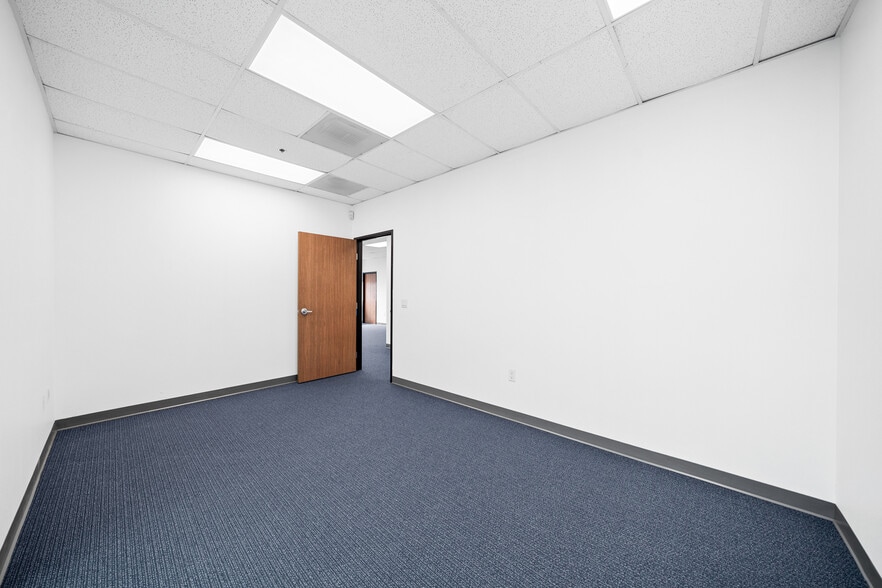 More Photos Of 14920 Hilton Dr, Fontana Warehouse For Lease