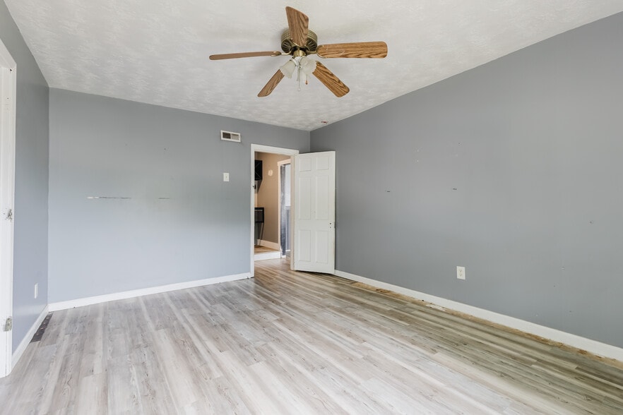 More Photos Of , Lexington Specialty For Sale