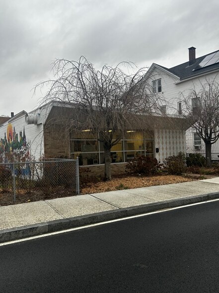 More Photos Of 583 Harris Ave, Providence Flex For Sale