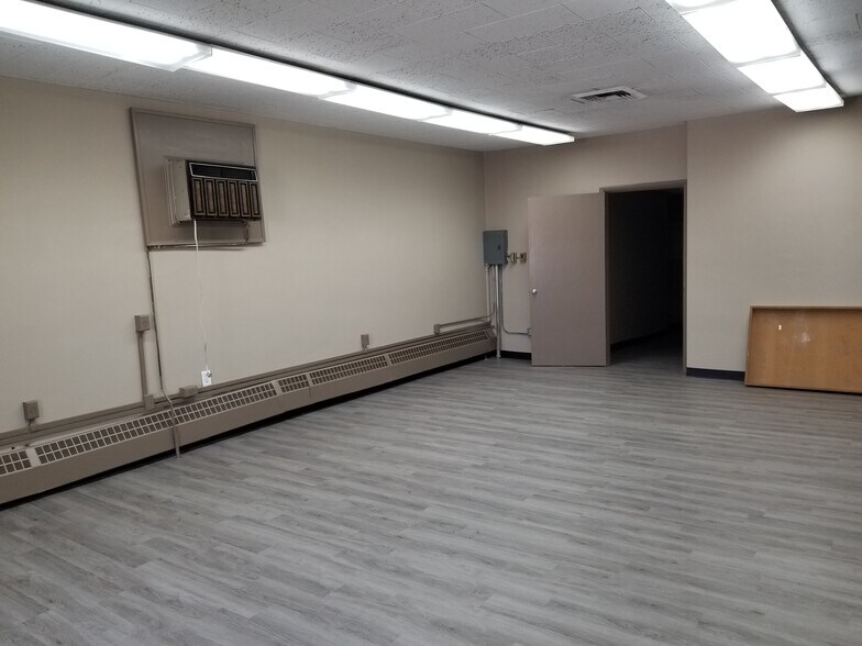 More Photos Of 49 Public Sq, Shelbyville Office For Sale