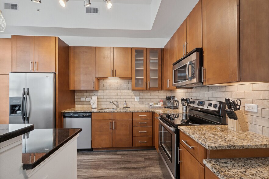 More Photos Of 2800 Kirby Dr, Houston Apartments For Lease