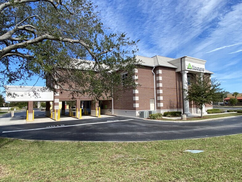 More Photos Of 7750 N Wickham Rd, Melbourne Bank For Lease