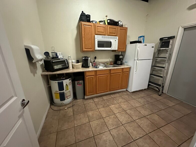 More Photos Of 2211 E 7th Ave, Tampa Office For Lease