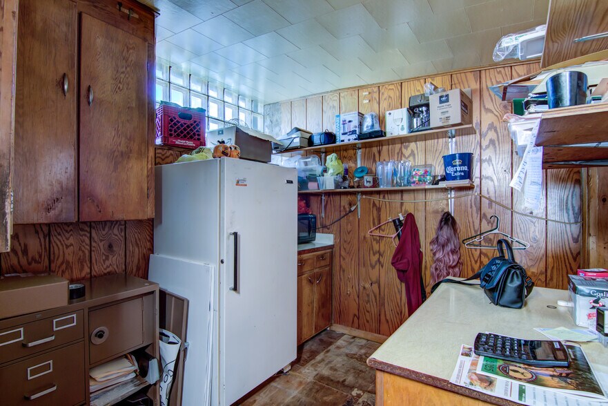 More Photos Of 115 Diamond St N, Ridgeland General Retail For Sale