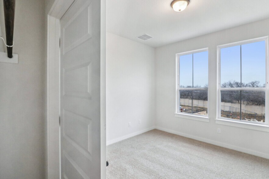 More Photos Of 2600 Gattis School Rd, Round Rock Multifamily For Sale