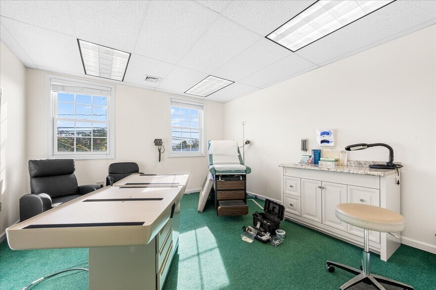 More Photos Of 620 Norwich New London Tpke, Uncasville Office For Lease