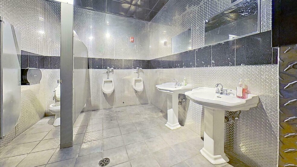 More Photos Of 95 Lake St, Gilford Restaurant For Sale