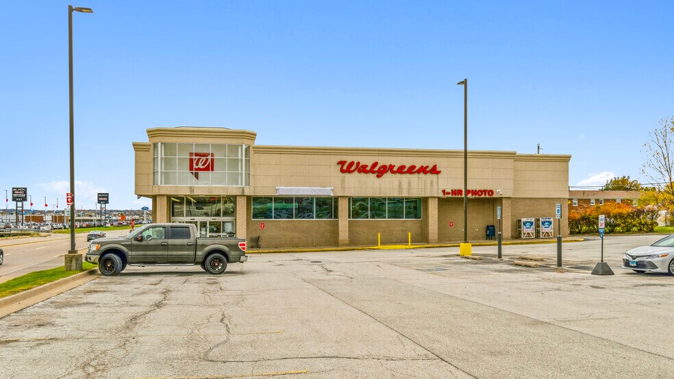 More Photos Of 3601 16th St, Moline Drugstore For Sale