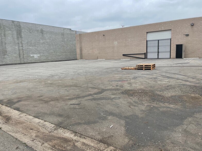 More Photos Of 9256 Owensmouth Ave, Chatsworth Warehouse For Lease