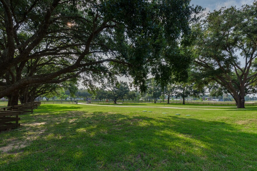 More Photos Of 16610 Mueschke Rd, Cypress Office Residential For Lease
