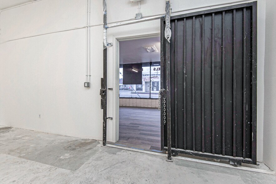 More Photos Of 5557 Cahuenga Blvd, North Hollywood Storefront For Lease