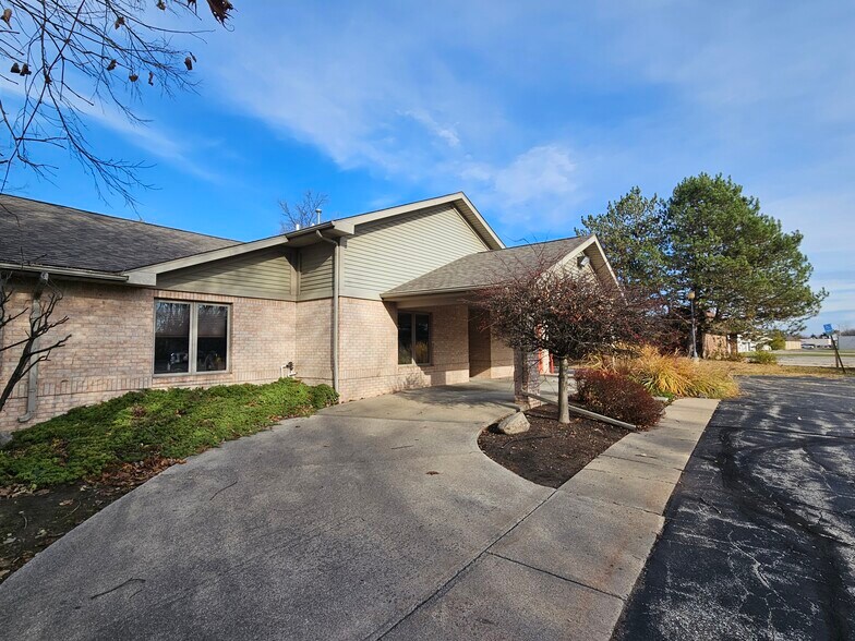 Primary Photo Of 3165 Cabaret Trl S, Saginaw Office For Sale