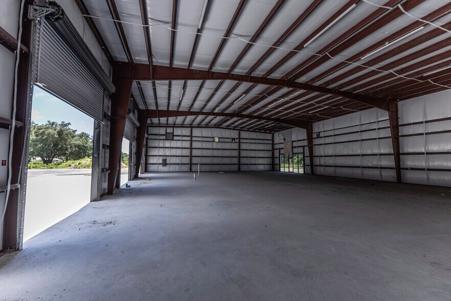 More Photos Of 3023 E C 48, Center Hill Warehouse For Lease