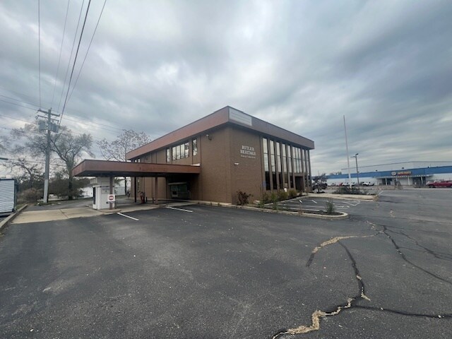 More Photos Of 660 N University Blvd, Middletown Office For Lease