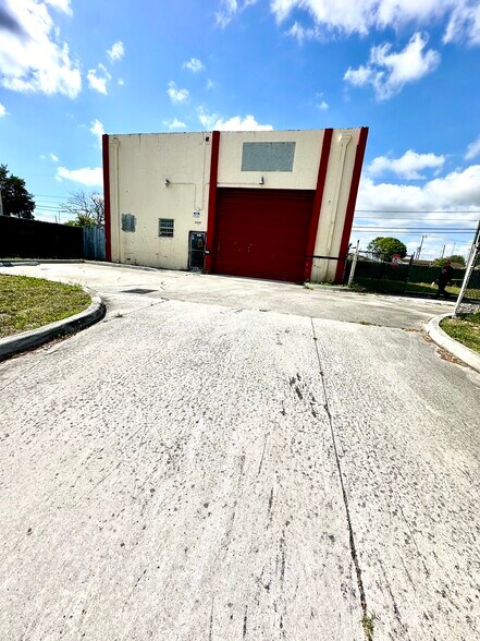 Primary Photo Of 5500-5532 Pembroke Rd, Hollywood Freestanding For Sale