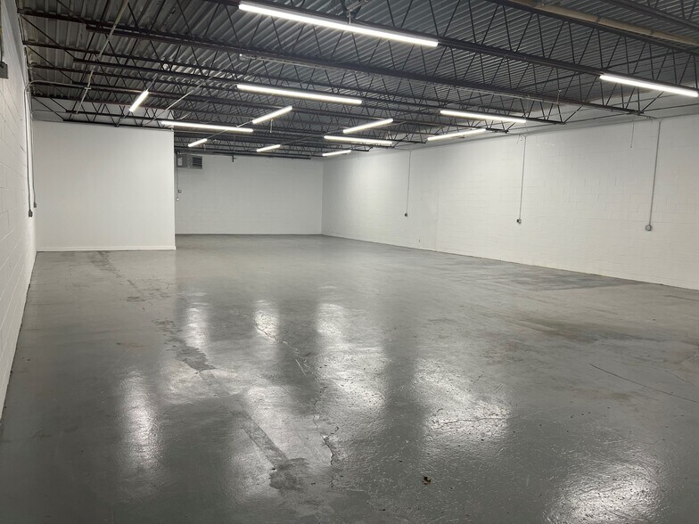 More Photos Of 2 Anco Dr, Deptford Warehouse For Lease