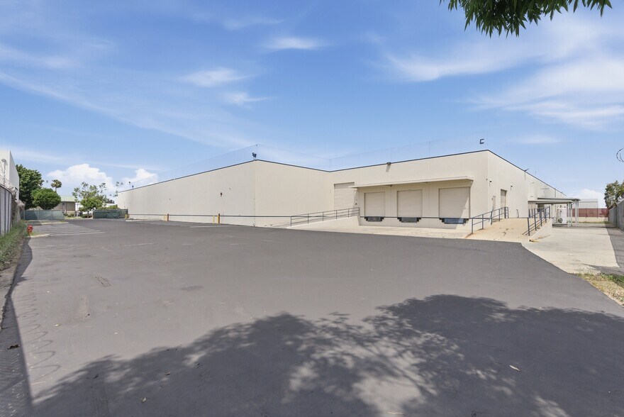 More Photos Of 11700 Monarch St, Garden Grove Warehouse For Sale