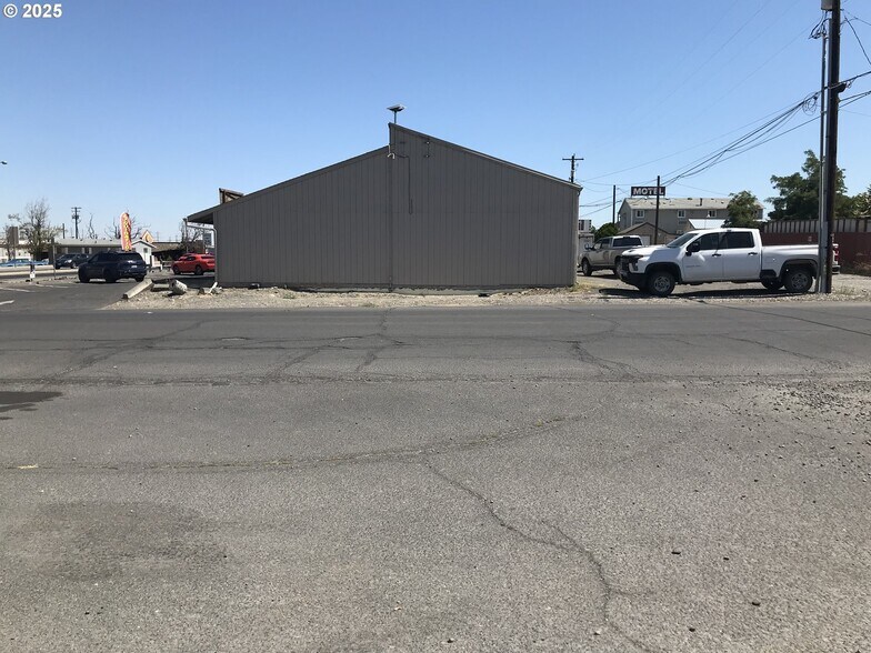 More Photos Of 1300 6th St, Umatilla Storefront Retail Office For Sale