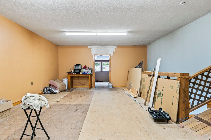 More Photos Of 680 Maine Ave, Farmingdale Storefront Retail Office For Lease