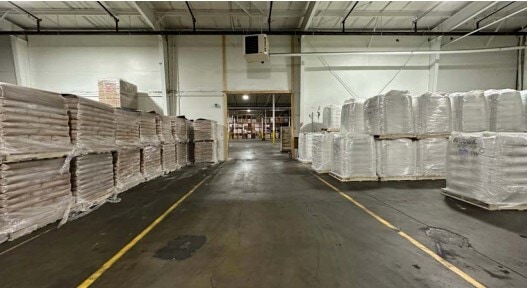 More Photos Of 15401 Industrial Dr, Schoolcraft Warehouse For Lease