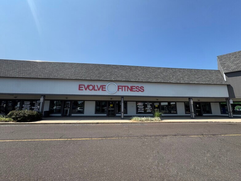 More Photos Of 426 Town Ctr, New Britain Unknown For Lease