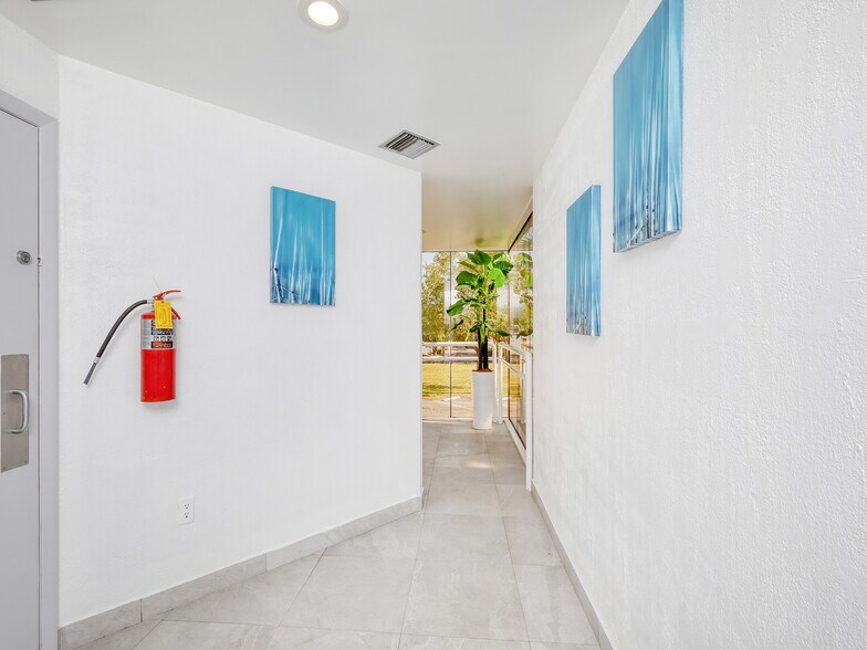 More Photos Of 7880 N University Dr, Tamarac Office Residential For Lease