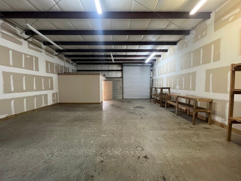 More Photos Of 7610 Industrial Ln, Tampa Warehouse For Lease