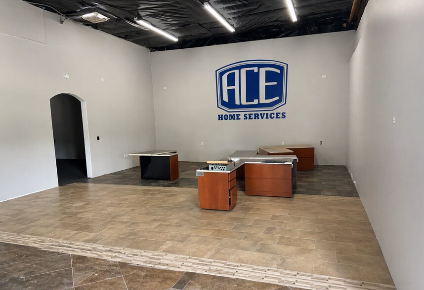 More Photos Of 1302 N Rhinestone Dr, Prescott Showroom For Lease