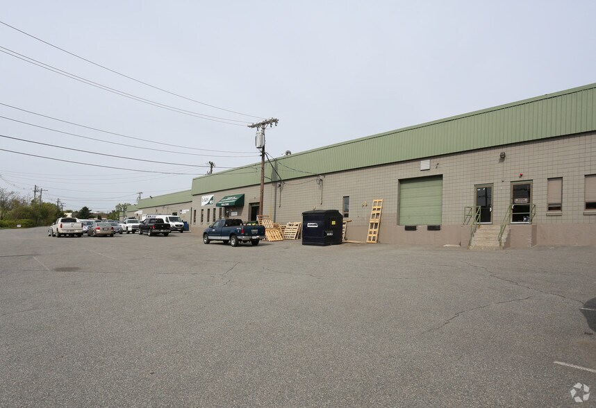 More Photos Of 35 Industrial Pky, Woburn Warehouse For Lease