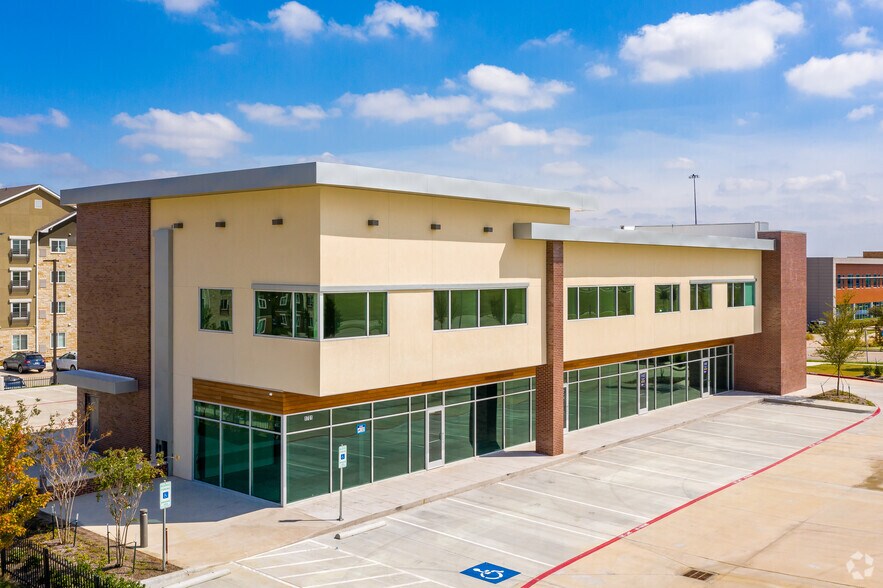 More Photos Of 1701 W Royal Ln, Irving Medical For Lease