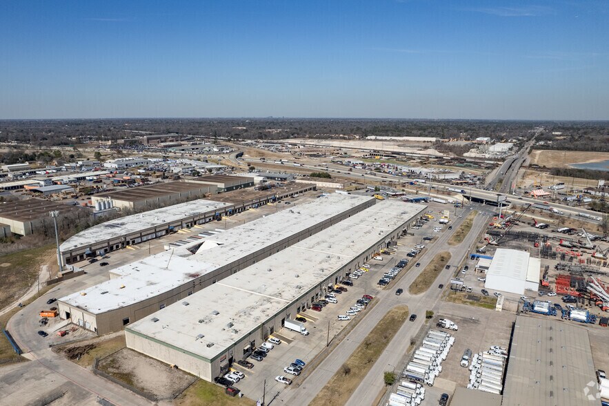 More Photos Of 4851 Homestead Rd, Houston Warehouse For Lease