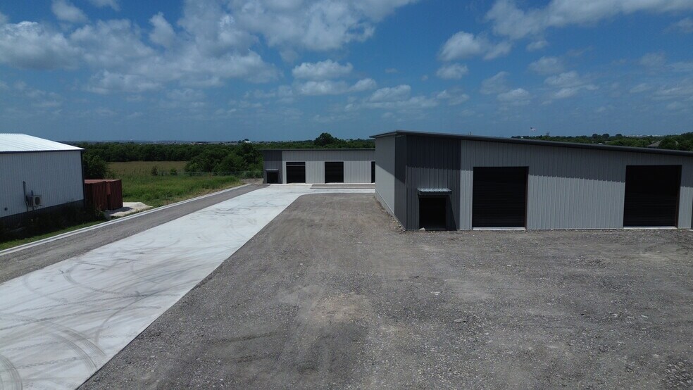 More Photos Of 1158 County Road 108, Hutto Warehouse For Lease