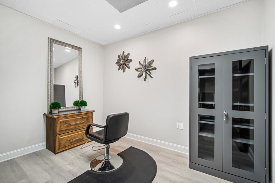 More Photos Of 5404 Hoover Blvd, Tampa Medical For Lease