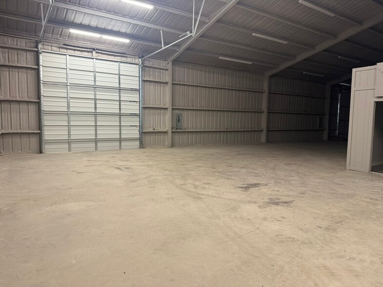 More Photos Of 5744 N FM 51, Weatherford Light Distribution For Lease
