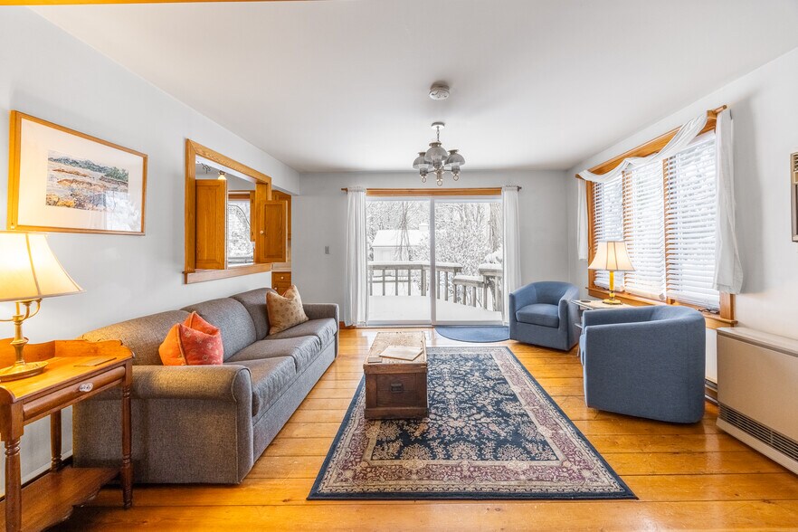 More Photos Of 40 Union St, Blue Hill Hospitality For Sale