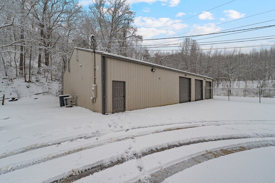 More Photos Of 1294 Midland Trl, Milton Flex For Sale