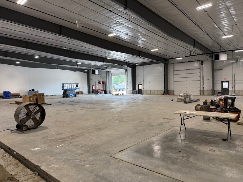 More Photos Of 254 Pleasant St, West Bridgewater Warehouse For Lease