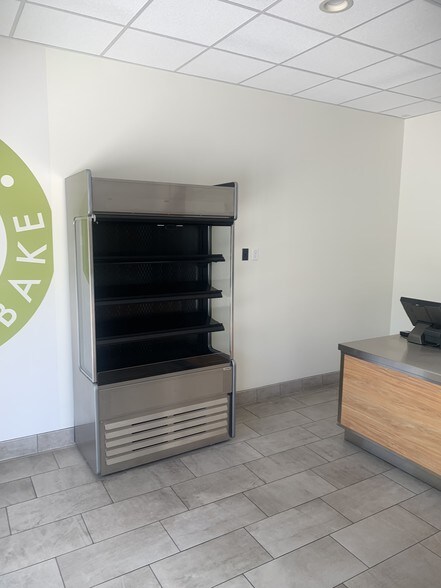 More Photos Of 6011 SE Abshier Blvd, Belleview Freestanding For Lease