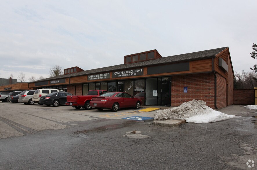 More Photos Of 8823-8841 Roe Ave, Prairie Village Unknown For Lease